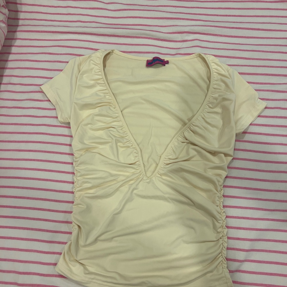 Edikted Cream Ruched V-Neck Tee